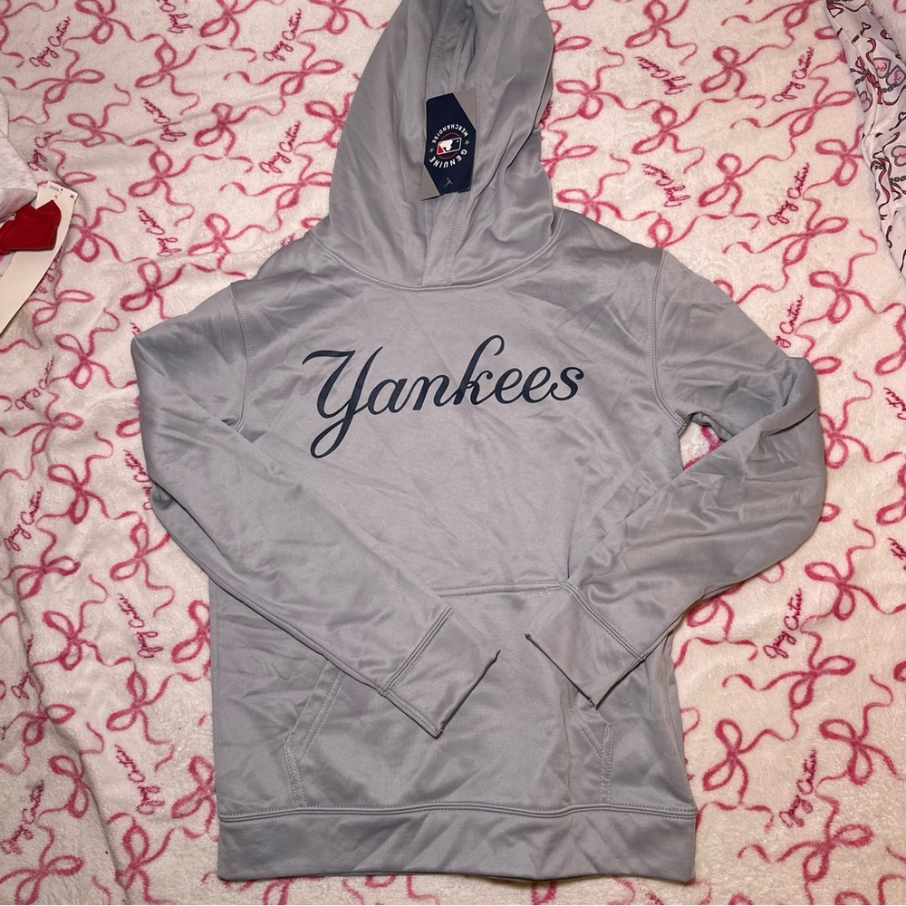 Genuine Merchandise Light Gray Yankees Hoodie for kids